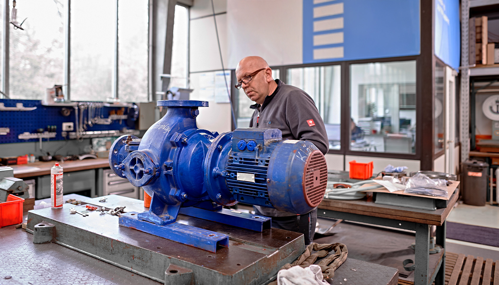 LEGER Anlagenbau-Team in der eigenen Werkstatt in Stein bei Nürnberg — Meisterbetrieb seit 1969